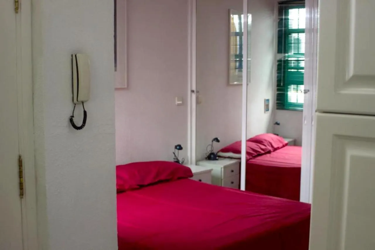 Comfortable Apartment In Seville With Stunning Balcony!